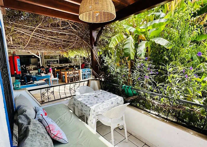 Paradise Ξενοδοχείο με διαμερίσματα 3*